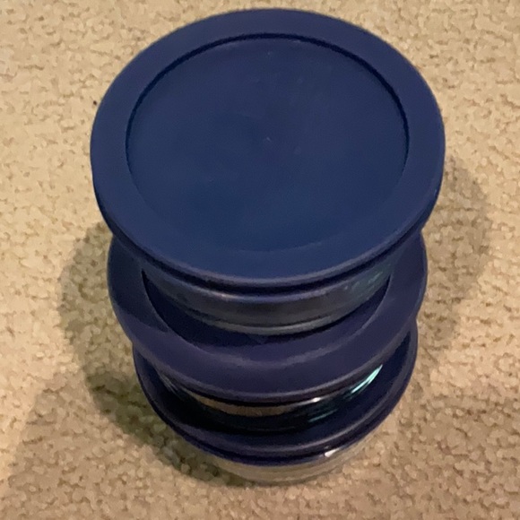 Pyrex Set of 3 Glass Storage Bowls with lids - Picture 2 of 2